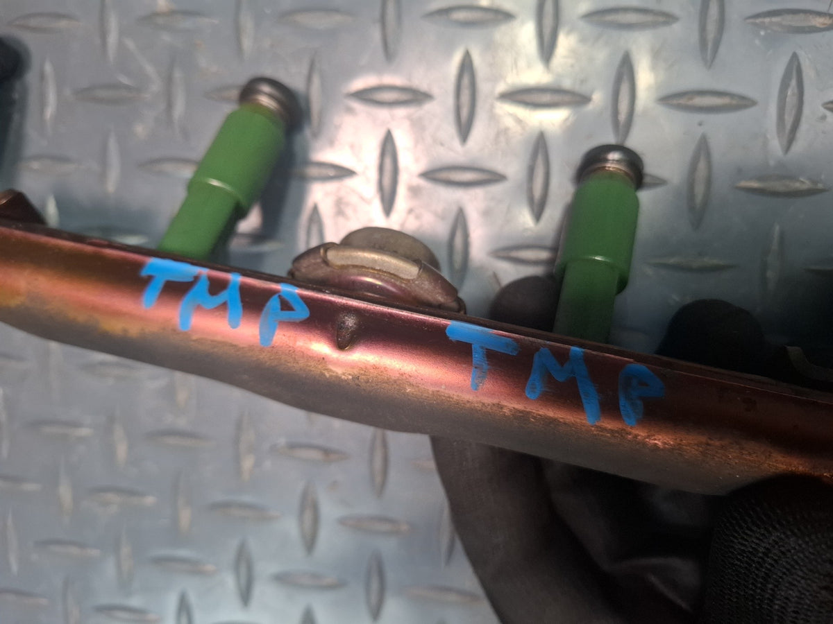 00-05 Toyota ZZW30L MR2 Spyder 1.8L 1ZZFE Engine Fuel Rail w Injectors Assy OEM