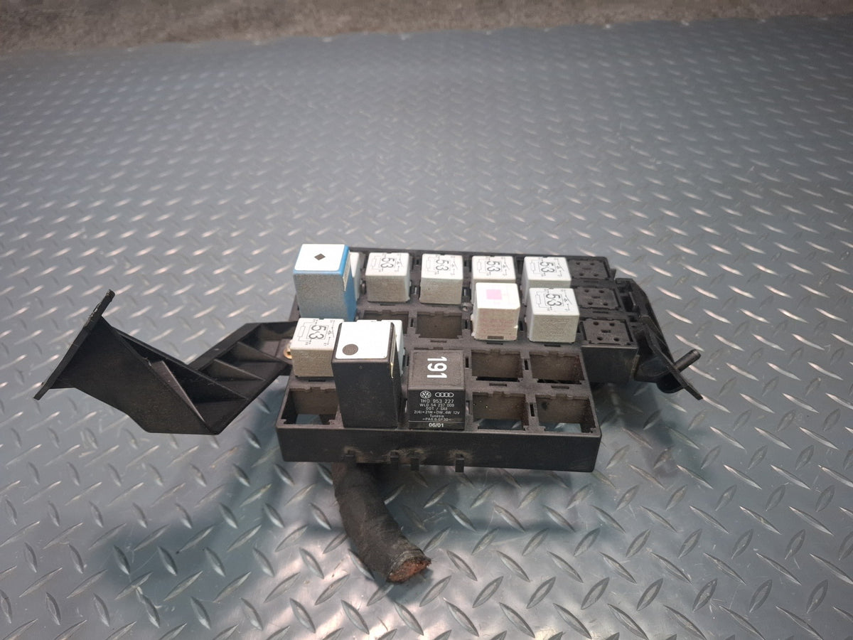 2001 Porsche 911 996 Junction Fuse Relay Box Module Unit