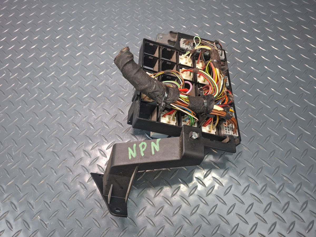 2001 Porsche 911 996 Junction Fuse Relay Box Module Unit