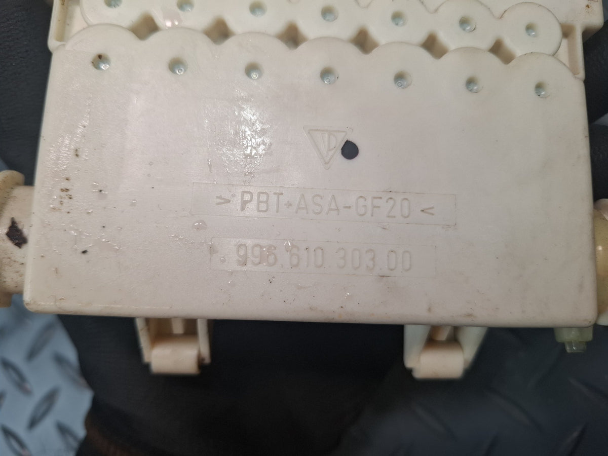 1999-2004 Porsche 911 996 Cabin Power Distribution Fuse Box 99661030300