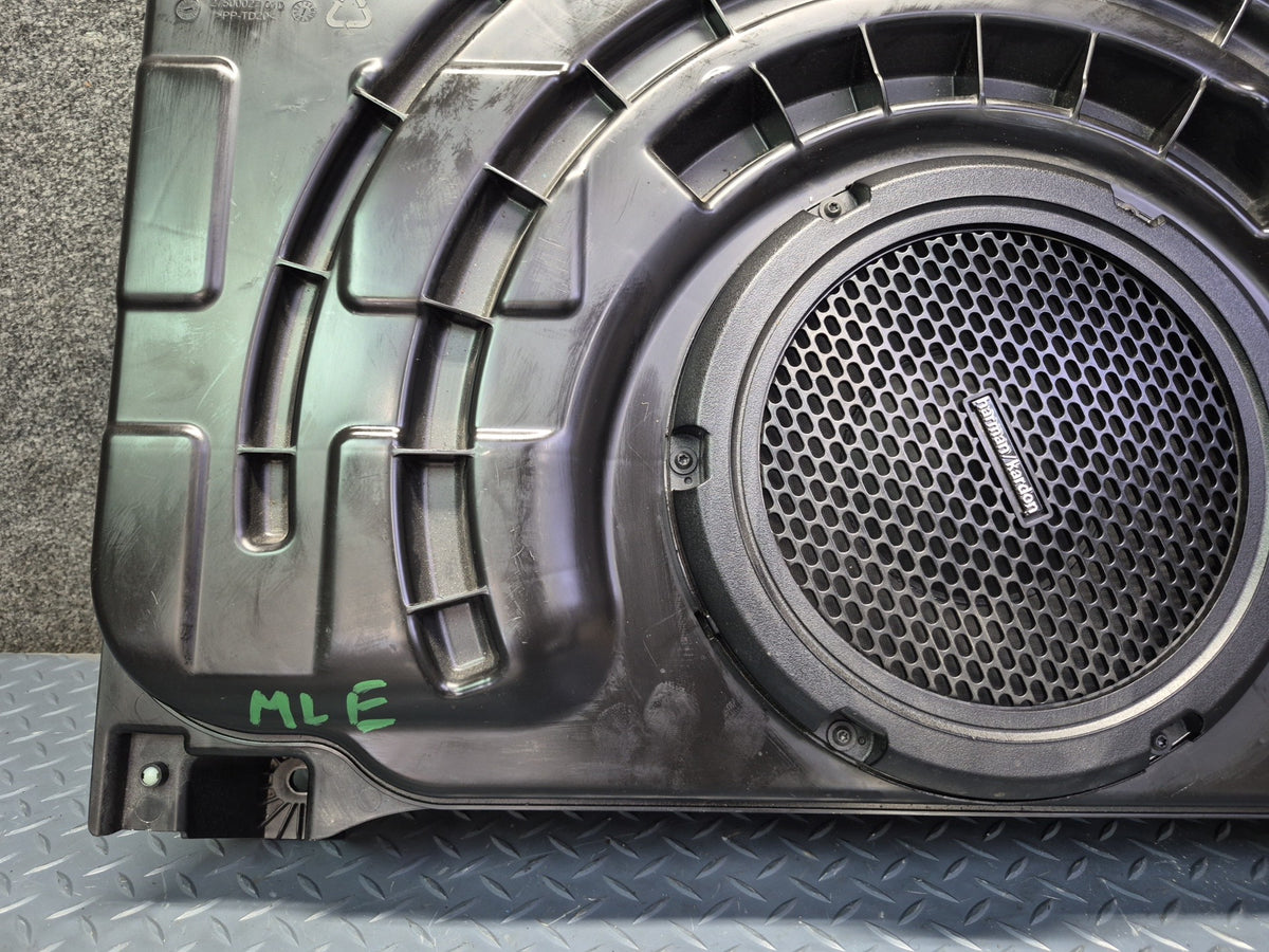 2017-2020 Maserati Levante M161 Rear Audio Subwoofer Speaker Box Assembly