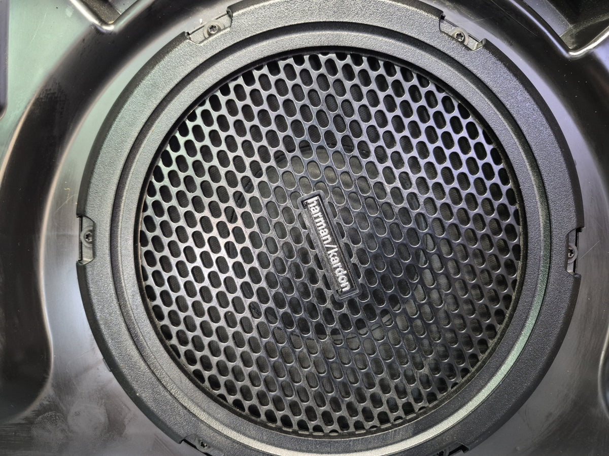 2017-2020 Maserati Levante M161 Rear Audio Subwoofer Speaker Box Assembly
