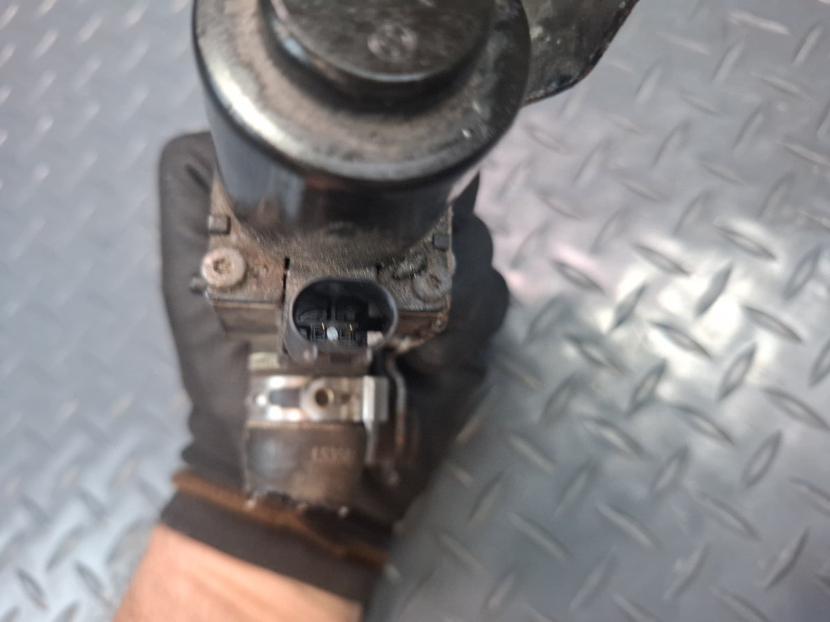 17-19 Alfa Romeo Giulia Q4 Engine Water Heater Valve Unit Assembly 50533799 OEM