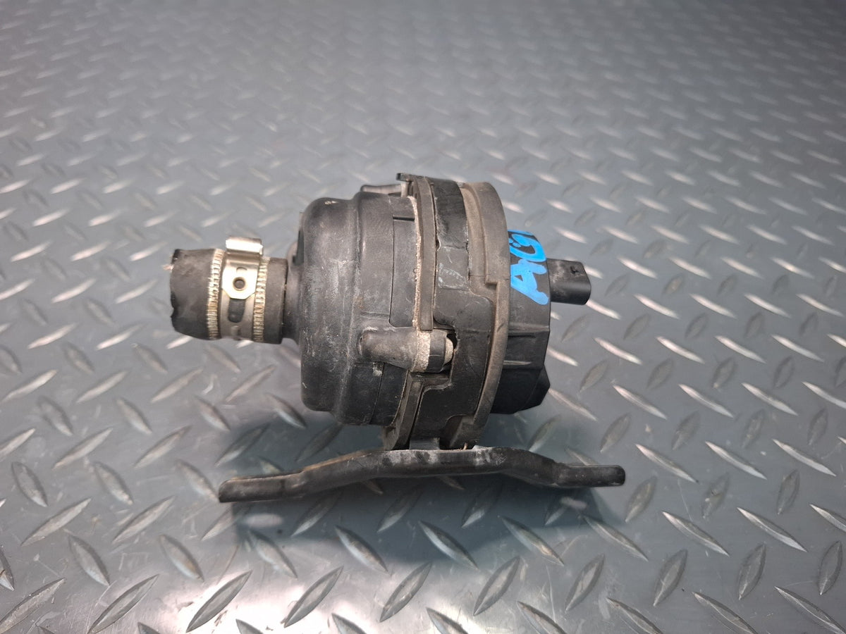 17-23 Alfa Romeo Giulia Q4 952 Engine Auxiliary Water Coolant Pump OEM