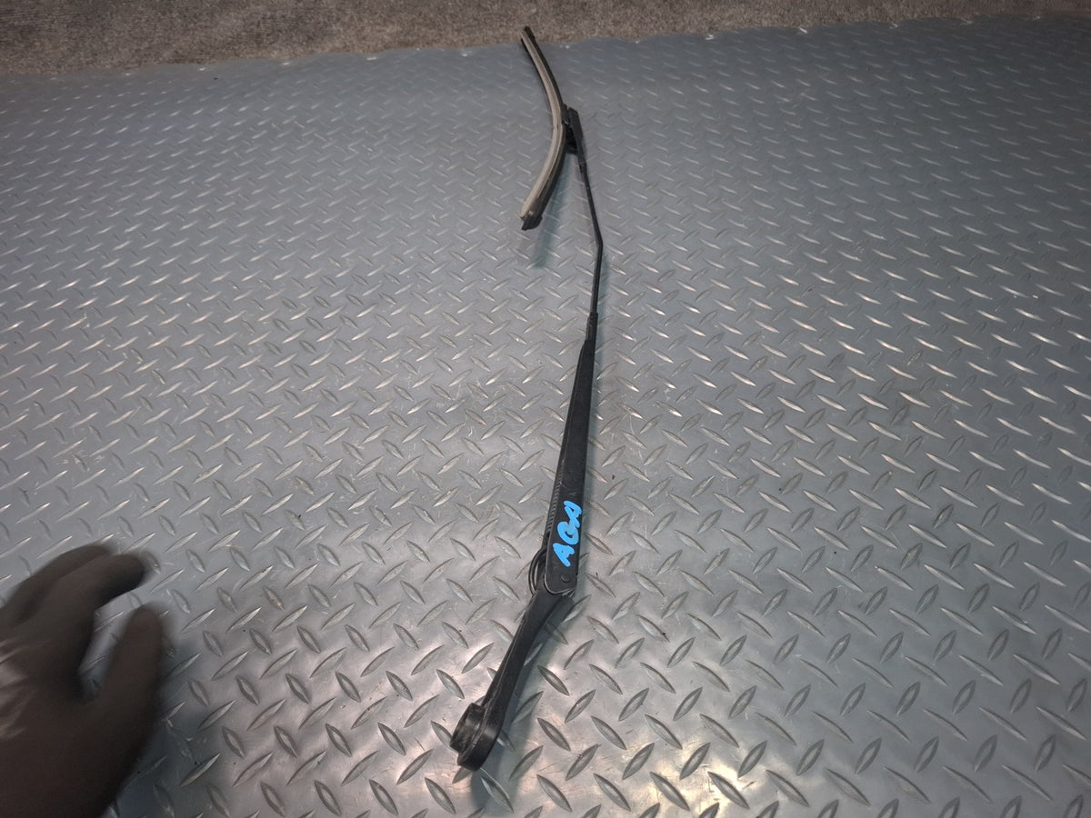 17-24 Alfa Romeo Giulia Left & Right Windshield Wiper Arms w Blade Set OEM