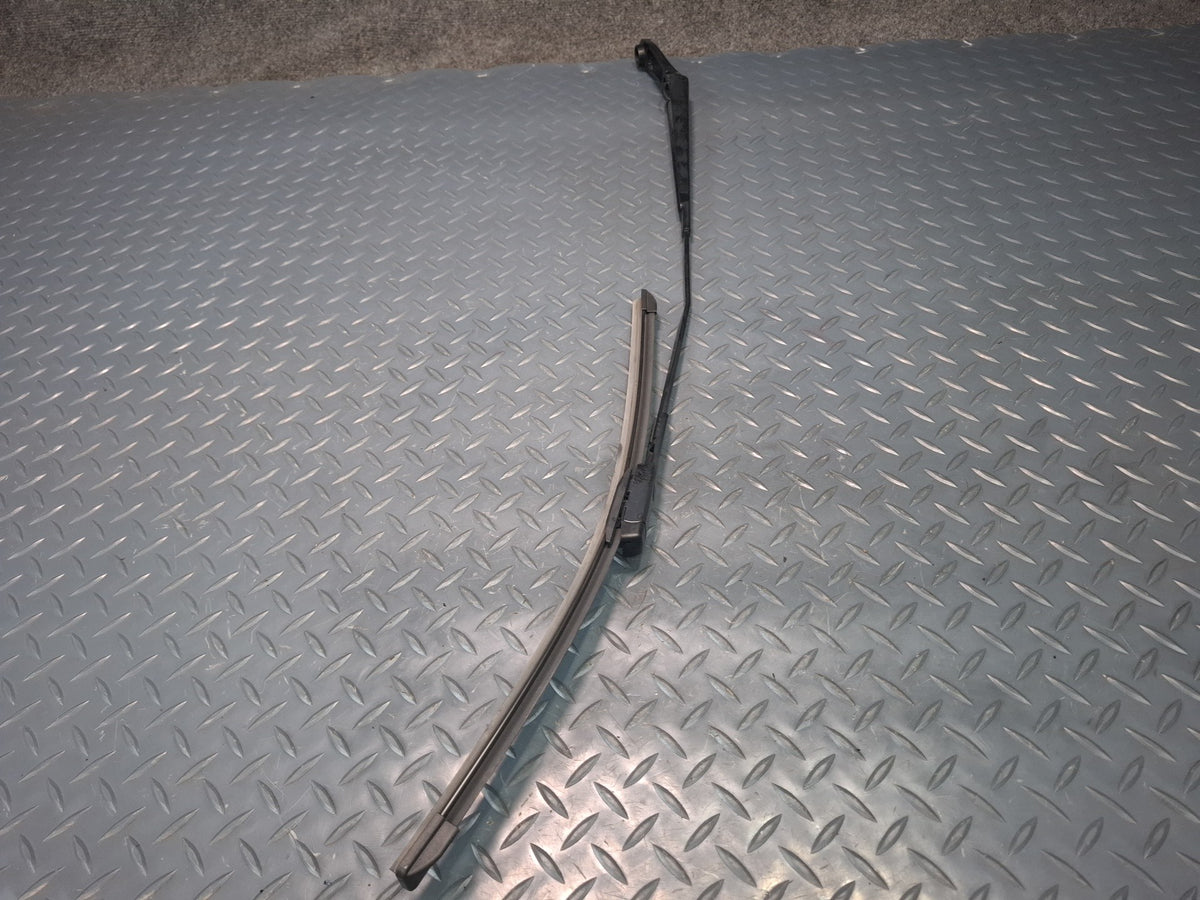 17-24 Alfa Romeo Giulia Left & Right Windshield Wiper Arms w Blade Set OEM
