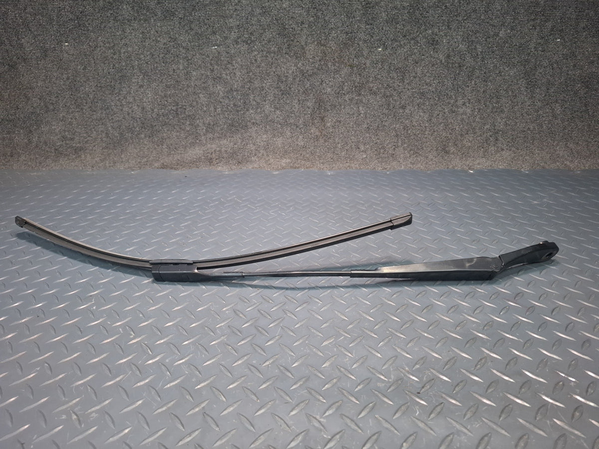 17-24 Alfa Romeo Giulia Left & Right Windshield Wiper Arms w Blade Set OEM