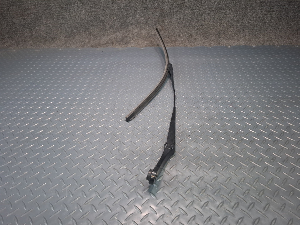 17-24 Alfa Romeo Giulia Left & Right Windshield Wiper Arms w Blade Set OEM