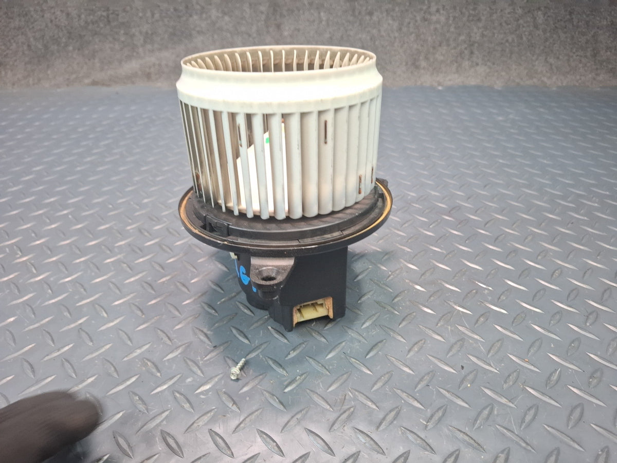 17-26 Alfa Romeo Giulia A/C Heater Blower Motor Fan w Resistor OEM