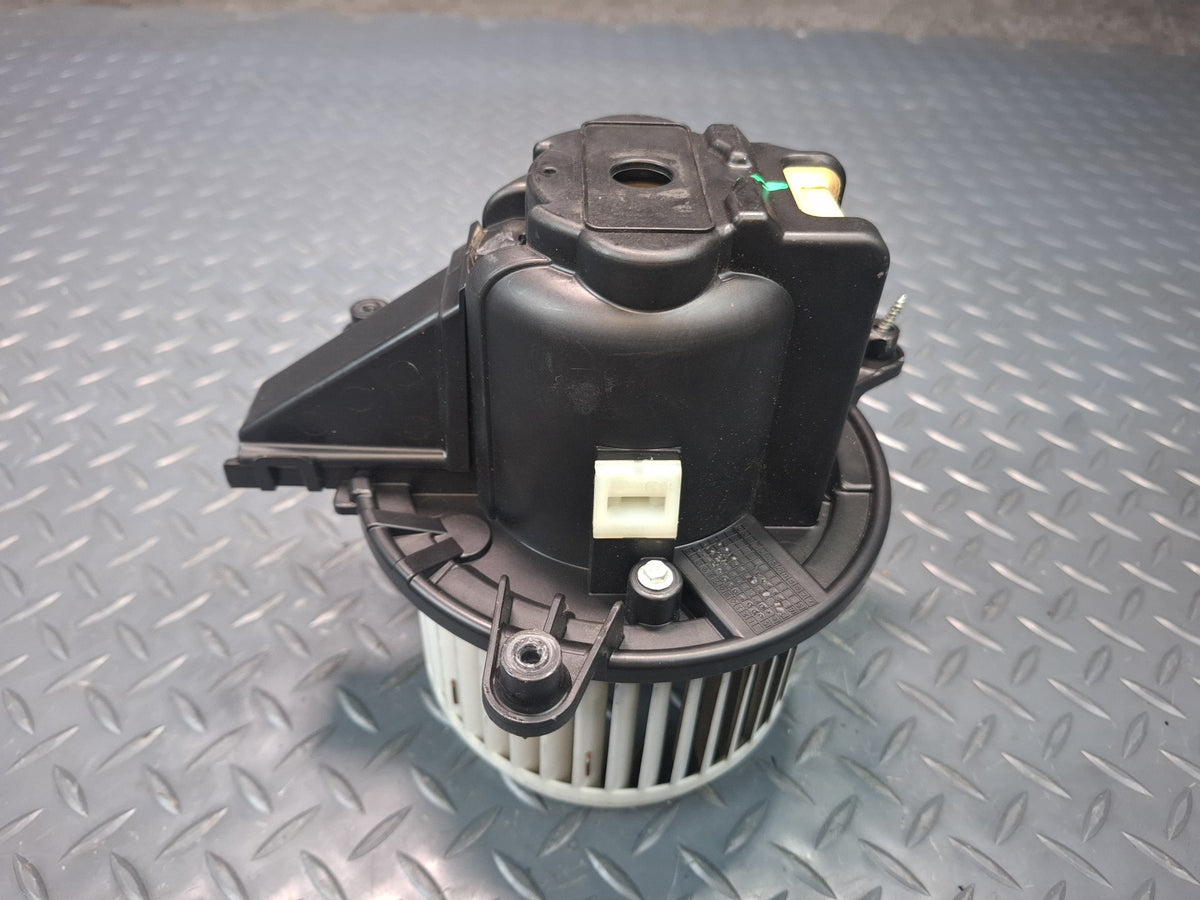 17-26 Alfa Romeo Giulia A/C Heater Blower Motor Fan w Resistor OEM