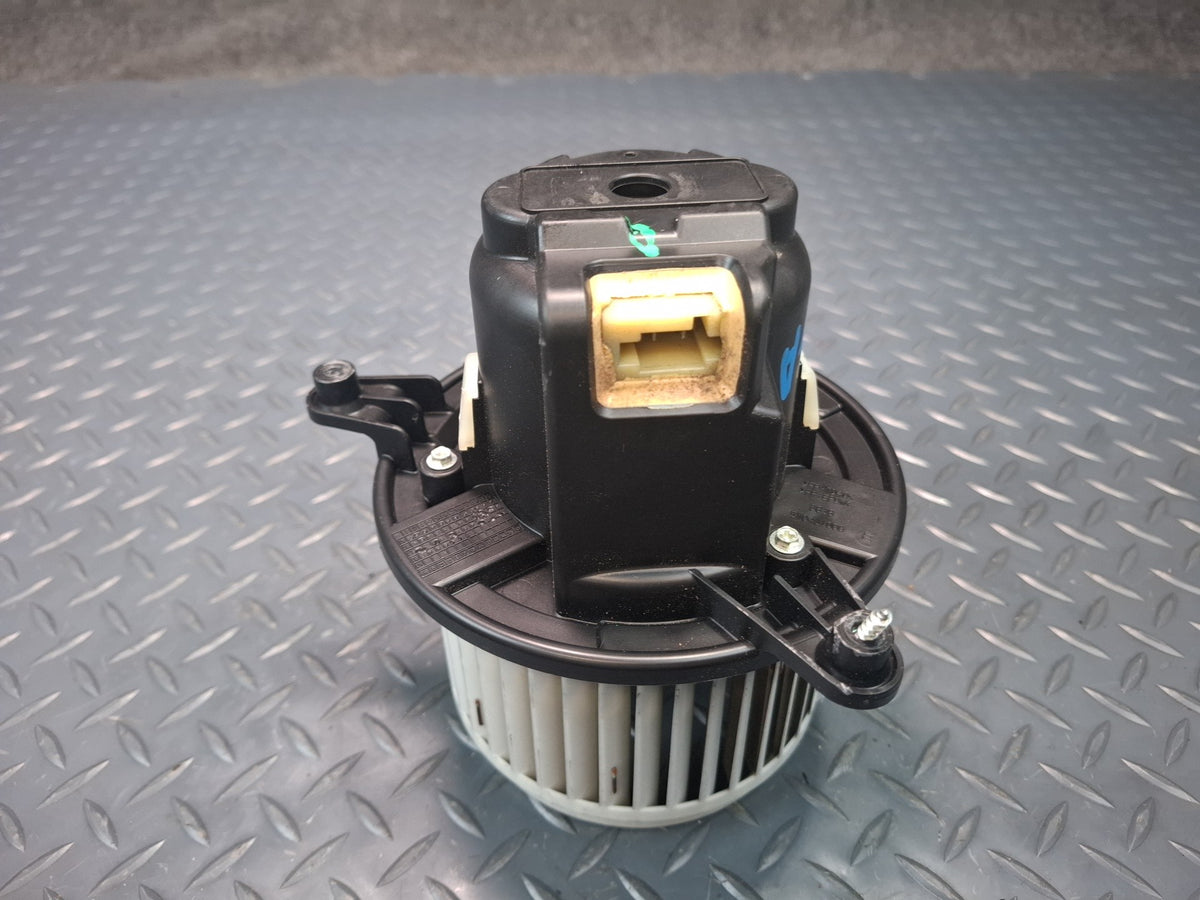 17-26 Alfa Romeo Giulia A/C Heater Blower Motor Fan w Resistor OEM