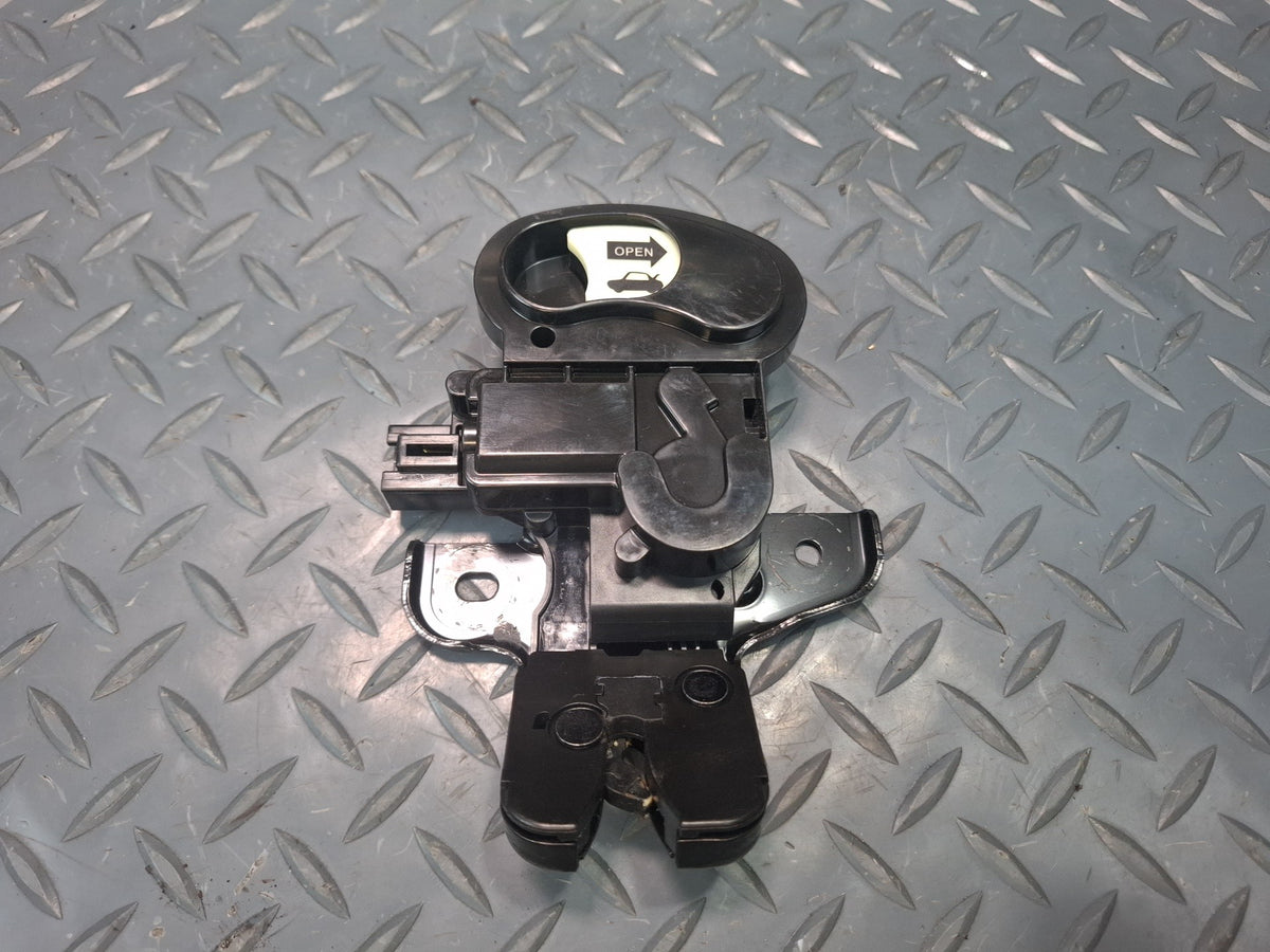 17-26 Alfa Romeo Giulia Rear Trunk Deck Lid Lock Latch Actuator Motor OEM
