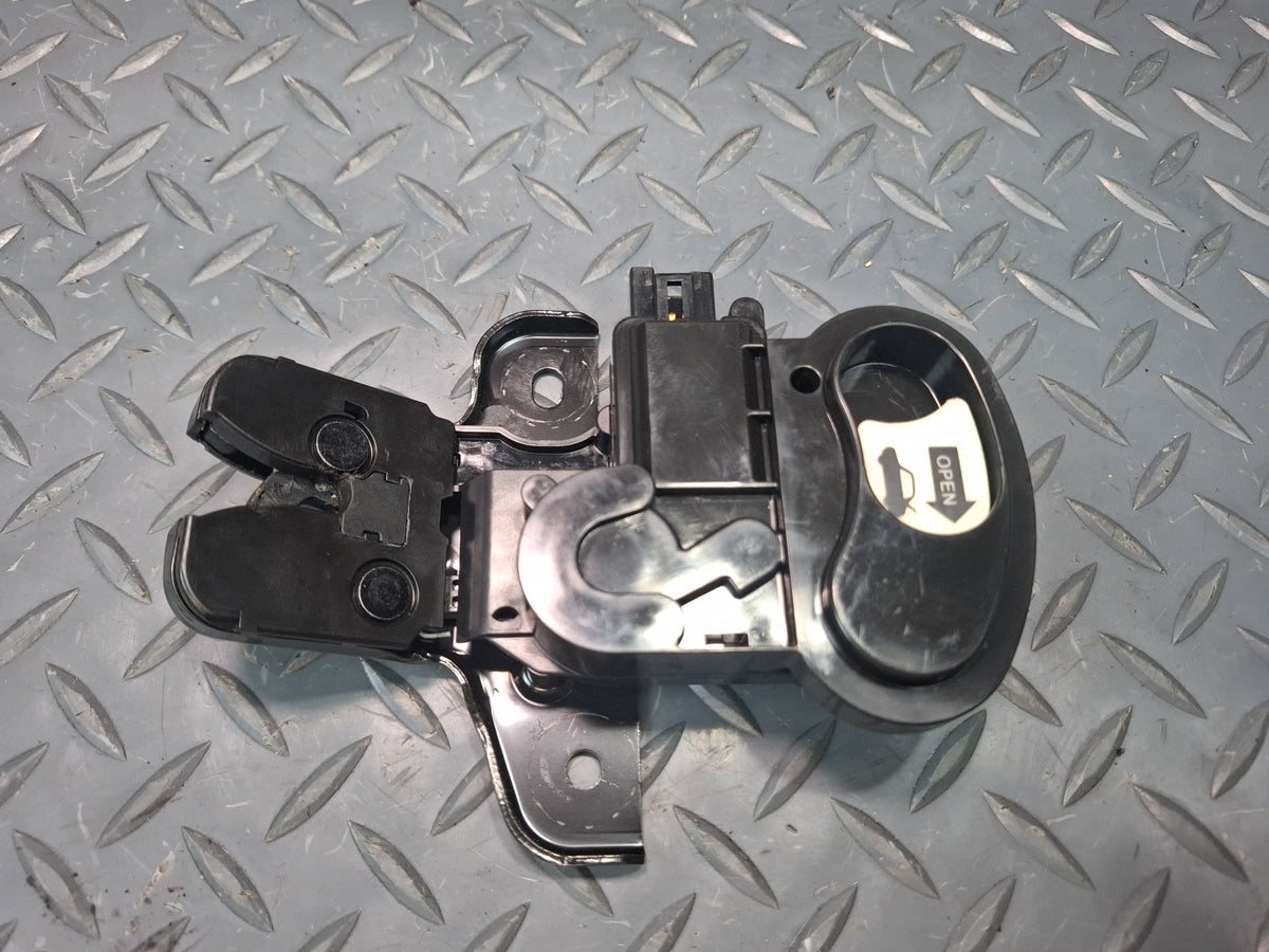 17-26 Alfa Romeo Giulia Rear Trunk Deck Lid Lock Latch Actuator Motor OEM