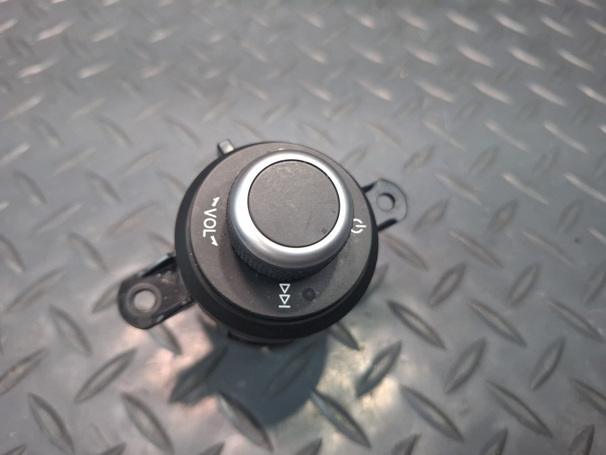 17-19 Alfa Romeo Giulia Q4 Console Radio Stereo Volume Control Switch OEM