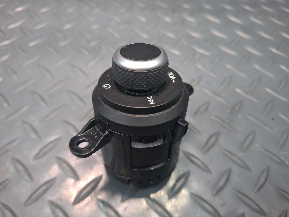 17-19 Alfa Romeo Giulia Q4 Console Radio Stereo Volume Control Switch OEM