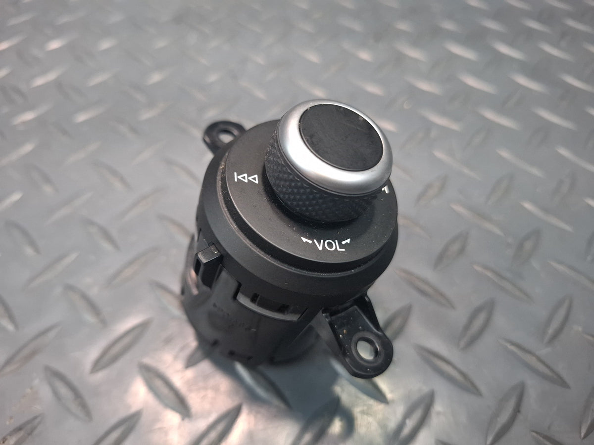 17-19 Alfa Romeo Giulia Q4 Console Radio Stereo Volume Control Switch OEM