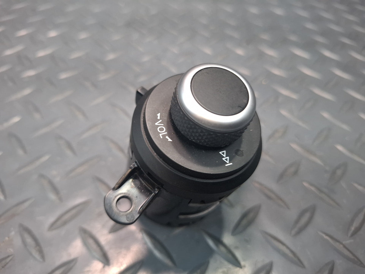 17-19 Alfa Romeo Giulia Q4 Console Radio Stereo Volume Control Switch OEM
