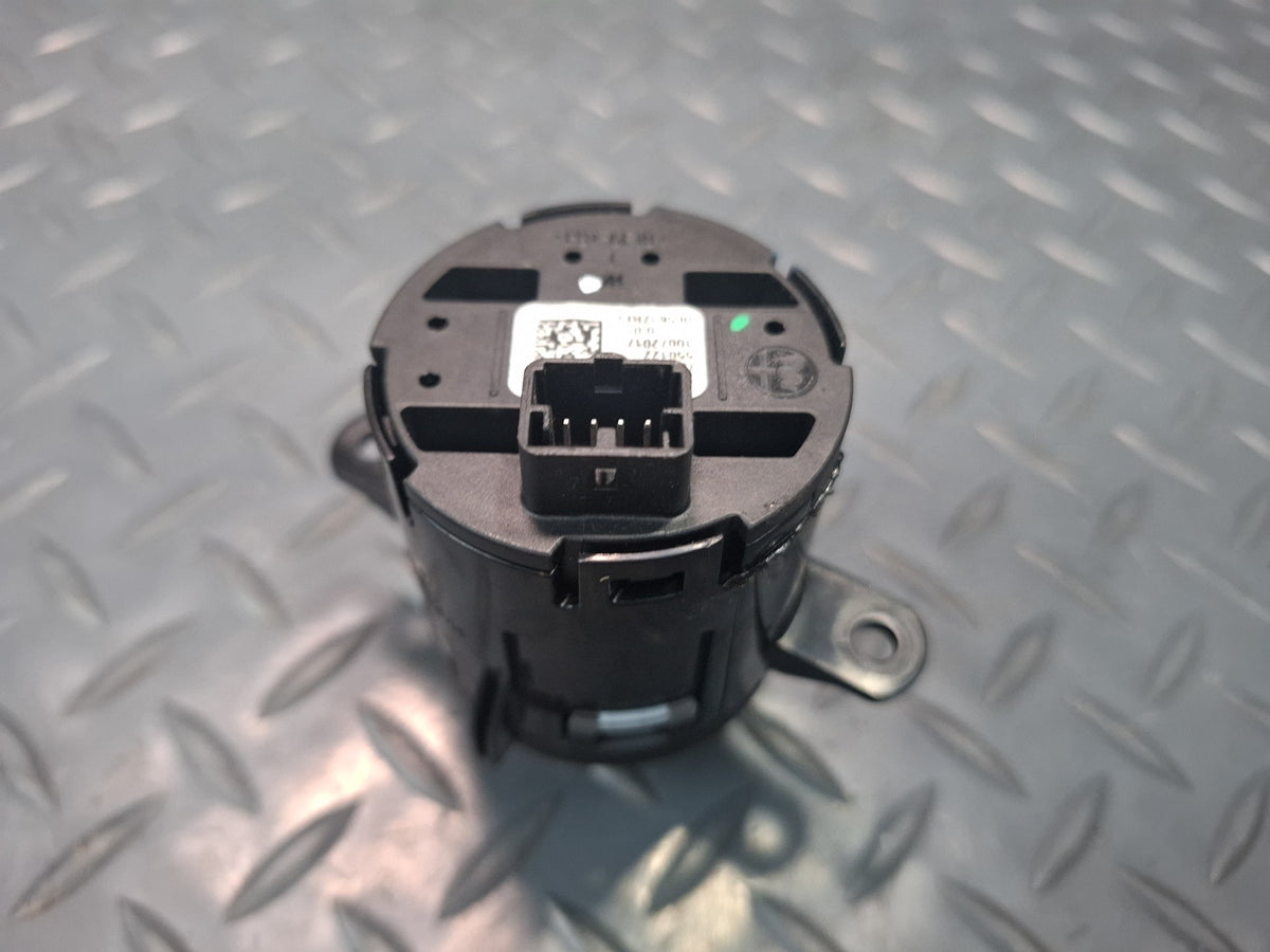 17-19 Alfa Romeo Giulia Q4 Console Radio Stereo Volume Control Switch OEM