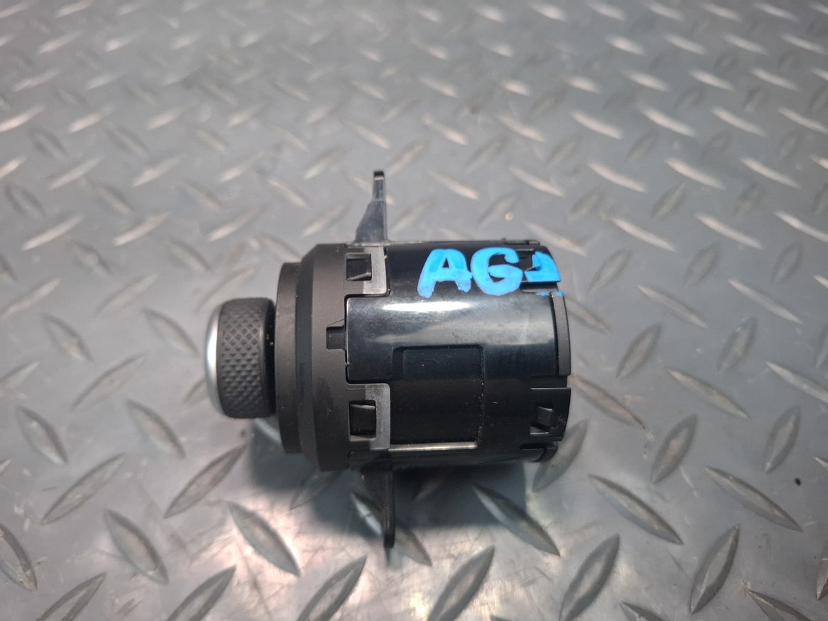 17-19 Alfa Romeo Giulia Q4 Console Radio Stereo Volume Control Switch OEM