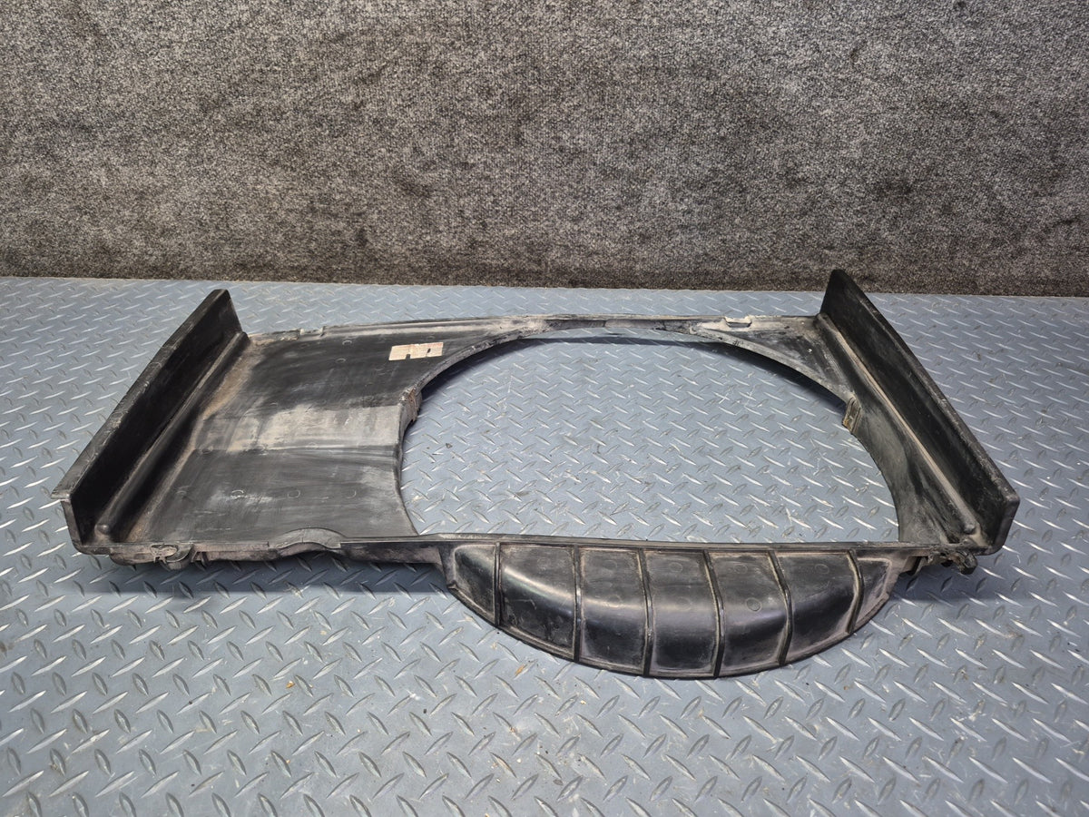 84-88 Toyota Cressida MX73 Engine Radiator Coolant Fan Shroud Damaged