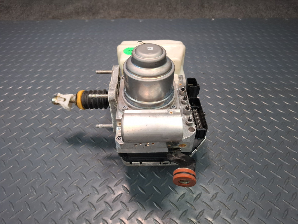 17-25 Alfa Romeo Giulia 2.0L AWD Anti Lock Brake ABS Pump Module w Reservoir OEM
