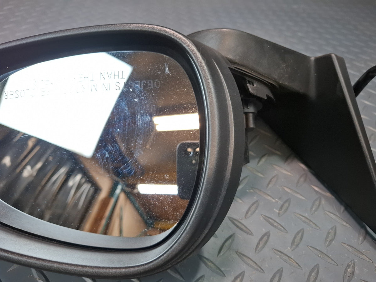 17-25 Alfa Romeo Giulia Right Pass Side Door Heated Rear View Mirror Defective