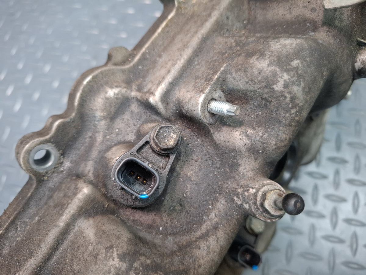 08-16 Lexus LS600HL UVF46 2URFSE Left Engine Cylinder Head Valve Cover OEM