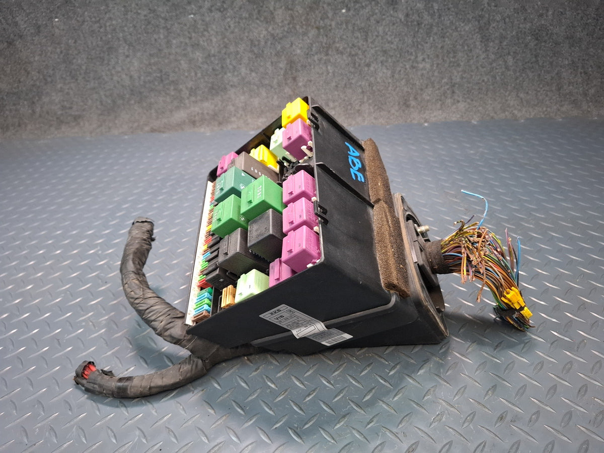 1997 BMW E31 840Ci M62 Front Power Distribution Fuse Relay Box Module