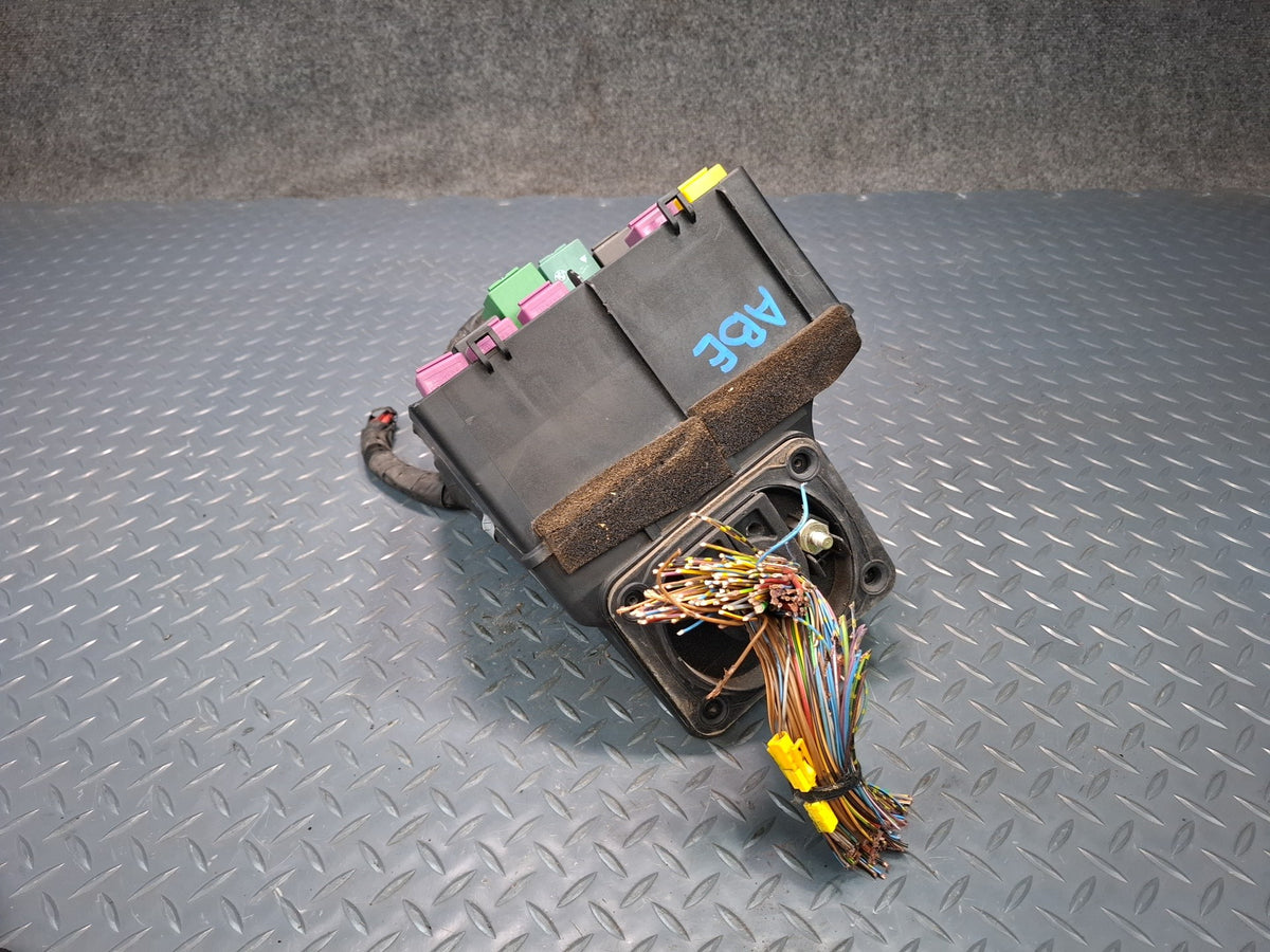 1997 BMW E31 840Ci M62 Front Power Distribution Fuse Relay Box Module