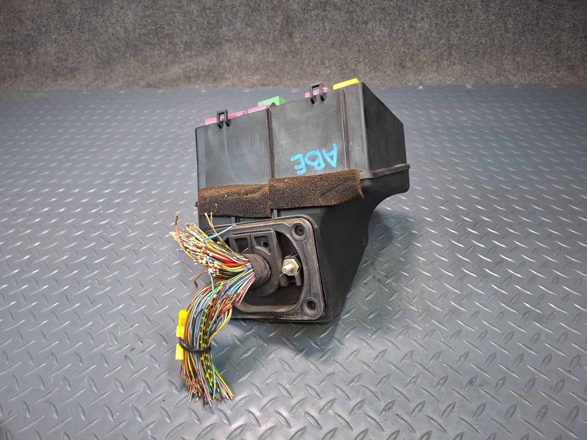 1997 BMW E31 840Ci M62 Front Power Distribution Fuse Relay Box Module