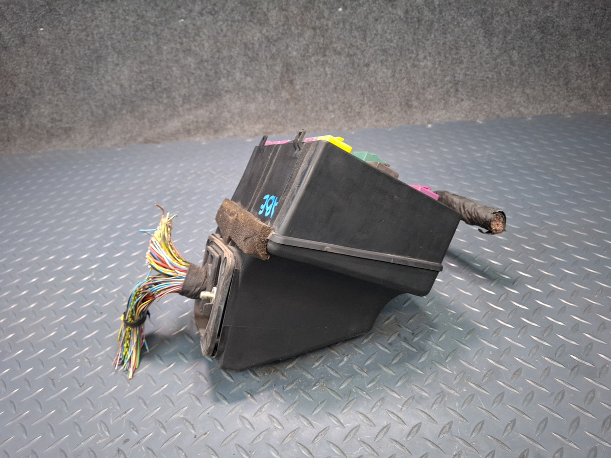 1997 BMW E31 840Ci M62 Front Power Distribution Fuse Relay Box Module