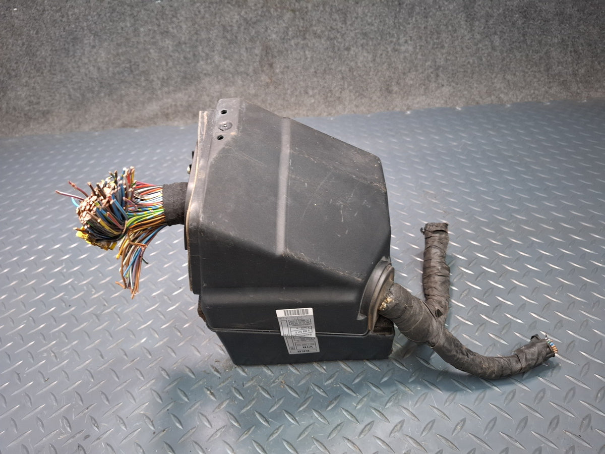 1997 BMW E31 840Ci M62 Front Power Distribution Fuse Relay Box Module