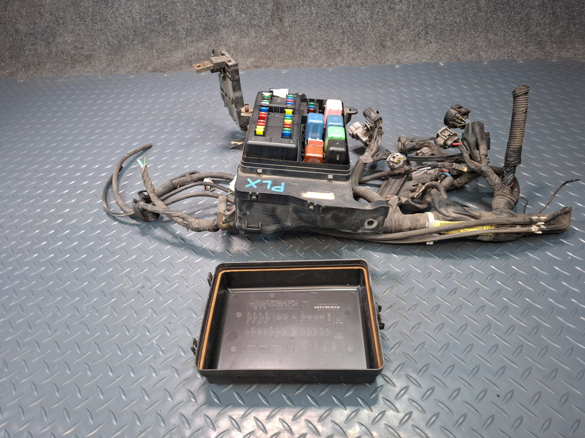 2006-2007 Lexus UZJ100L LX470 Under Hood Engine Wire Wiring Harness Fuse Box