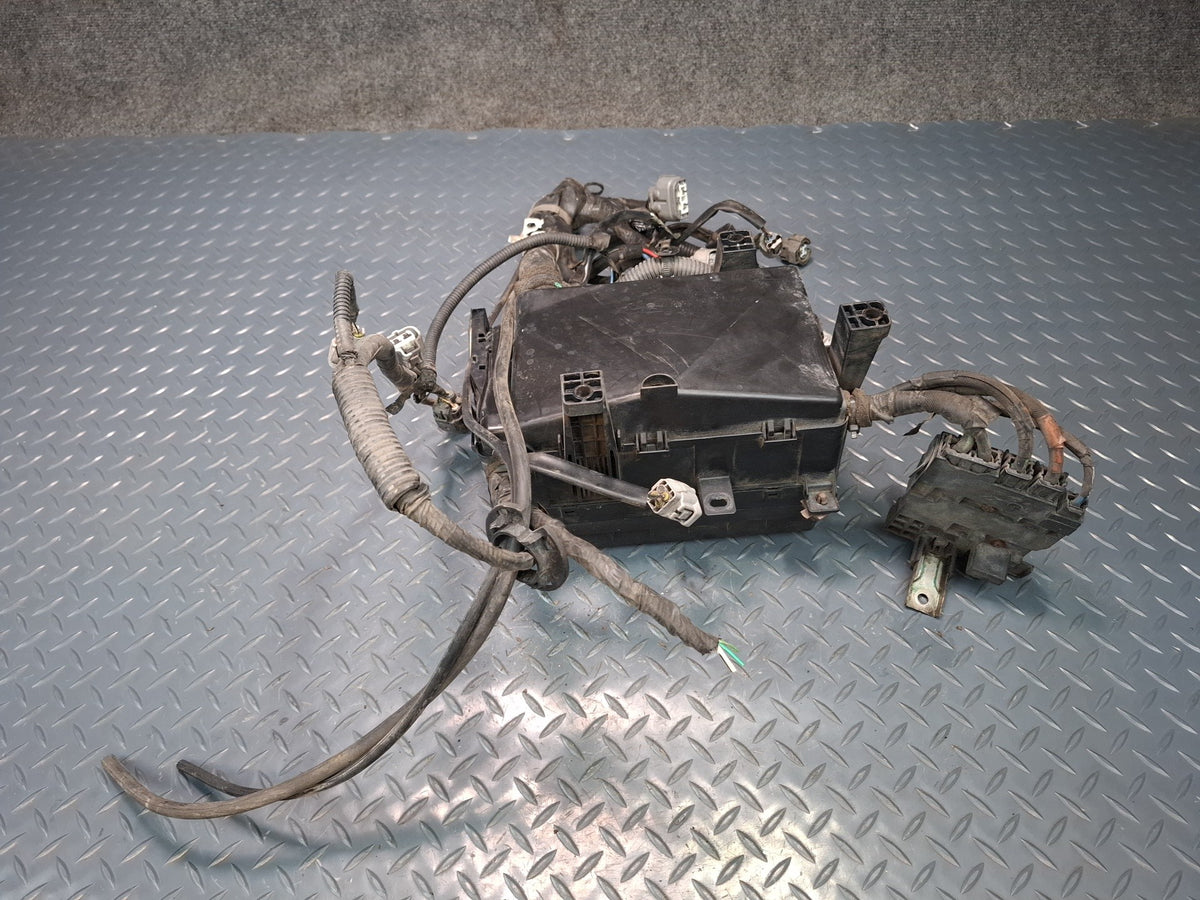 2006-2007 Lexus UZJ100L LX470 Under Hood Engine Wire Wiring Harness Fuse Box