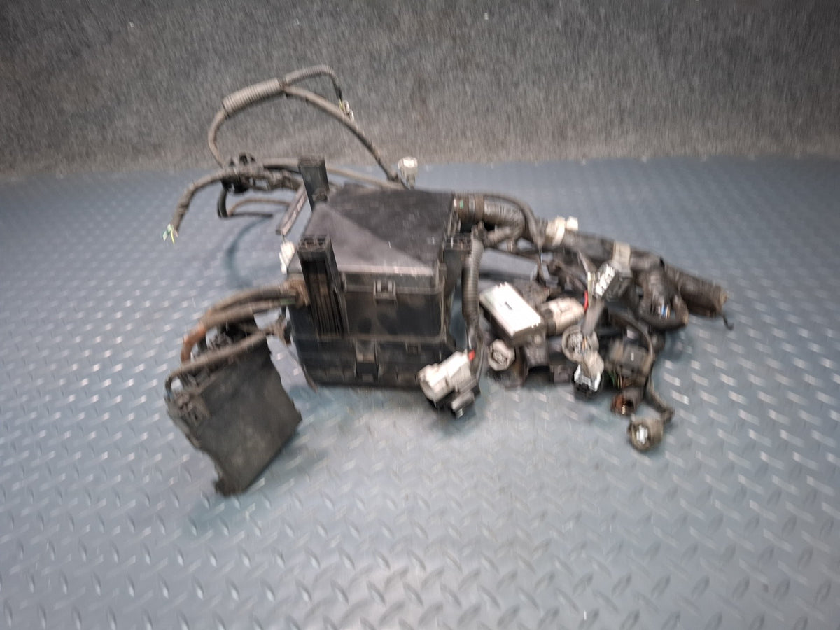 2006-2007 Lexus UZJ100L LX470 Under Hood Engine Wire Wiring Harness Fuse Box