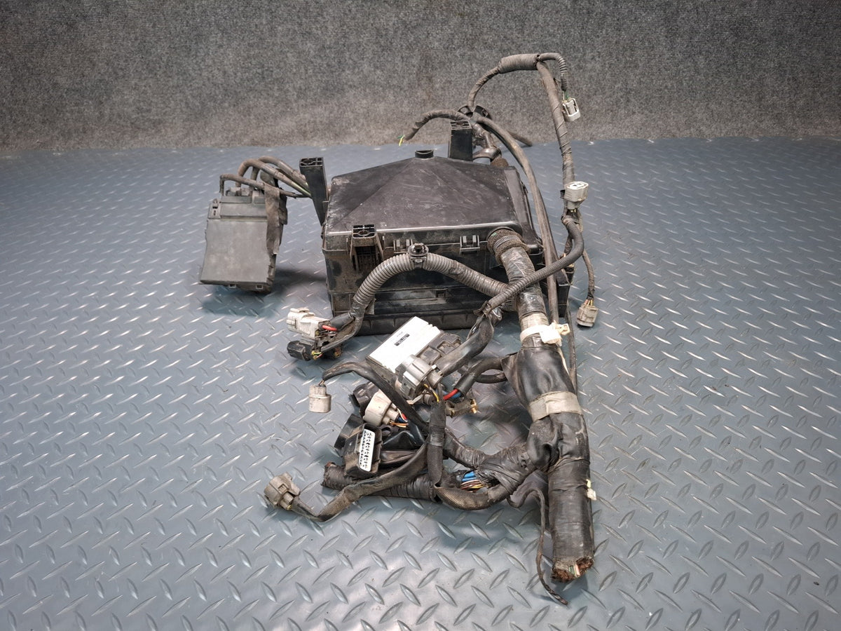 2006-2007 Lexus UZJ100L LX470 Under Hood Engine Wire Wiring Harness Fuse Box