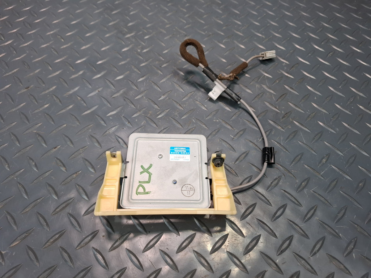 2003-2007 Lexus UZJ100L LX470 Navigation Antenna Control Module 86860-60080