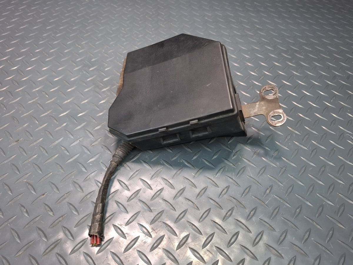 1994-1997 BMW E31 840Ci Power Distribution Fuse Relay Box Module