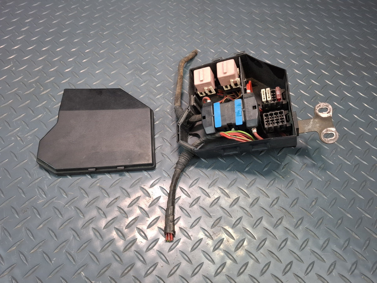 1994-1997 BMW E31 840Ci Power Distribution Fuse Relay Box Module