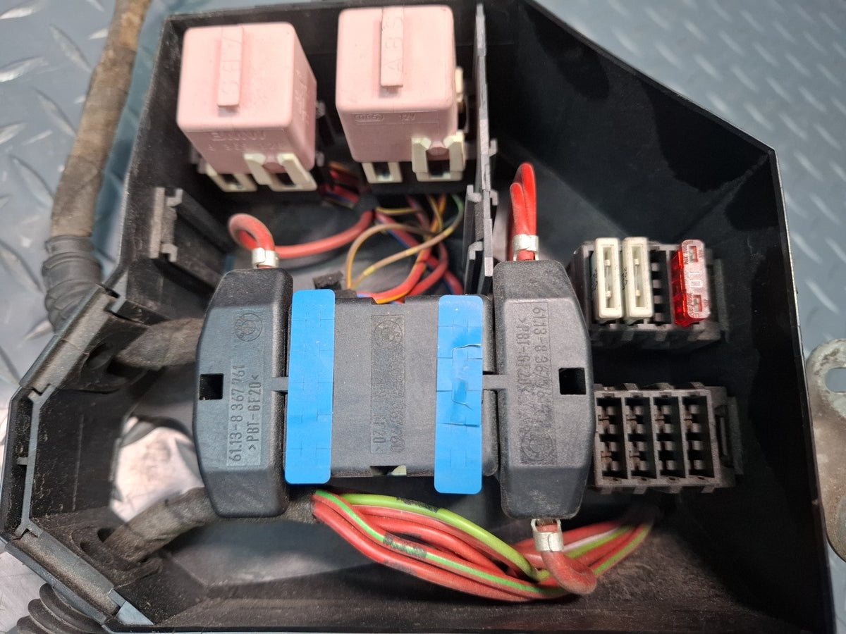 1994-1997 BMW E31 840Ci Power Distribution Fuse Relay Box Module