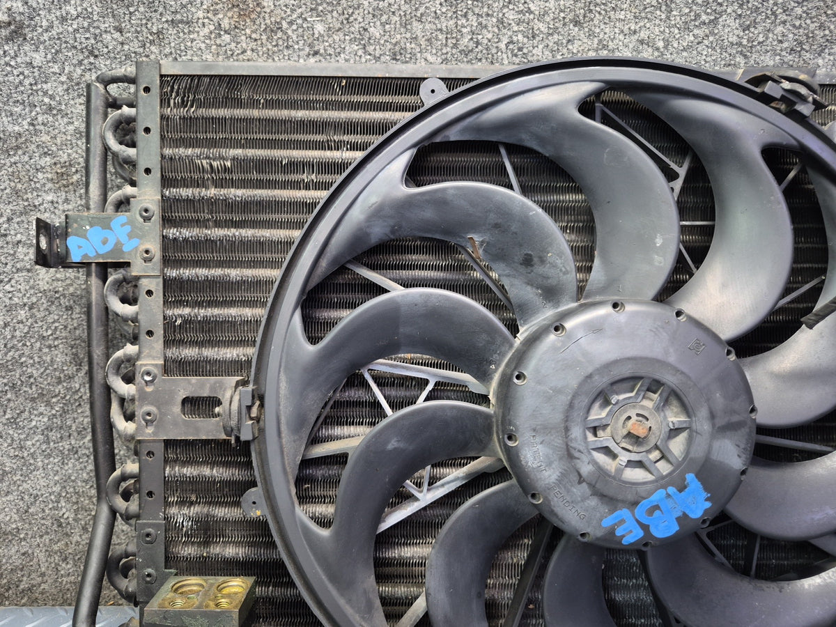 1994-1997 BMW E31 840Ci Engine Cooling Fan Motor w Condenser