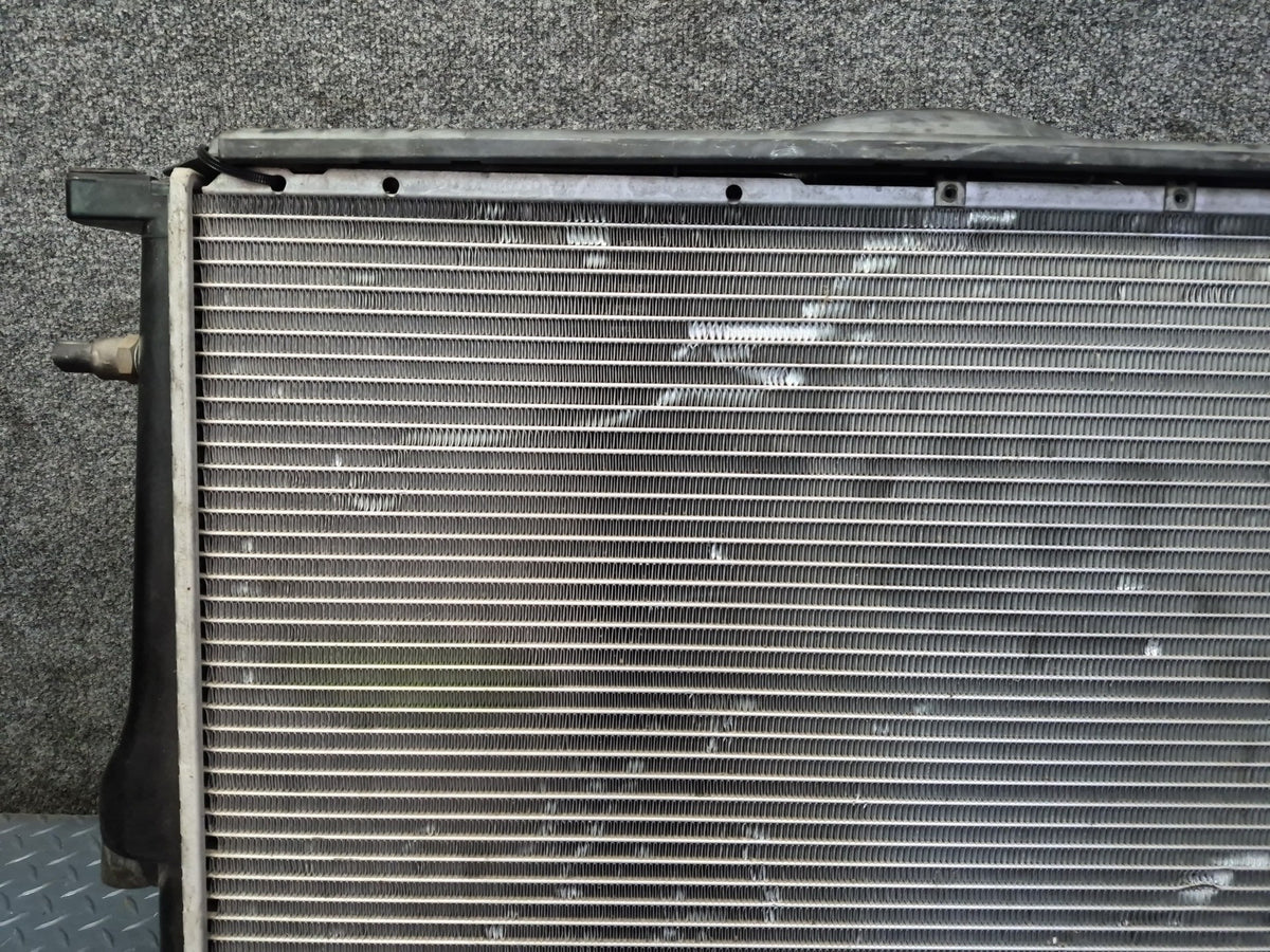 1994-1997 BMW E31 840Ci M62 Engine Cooling Radiator w Shroud 1702893