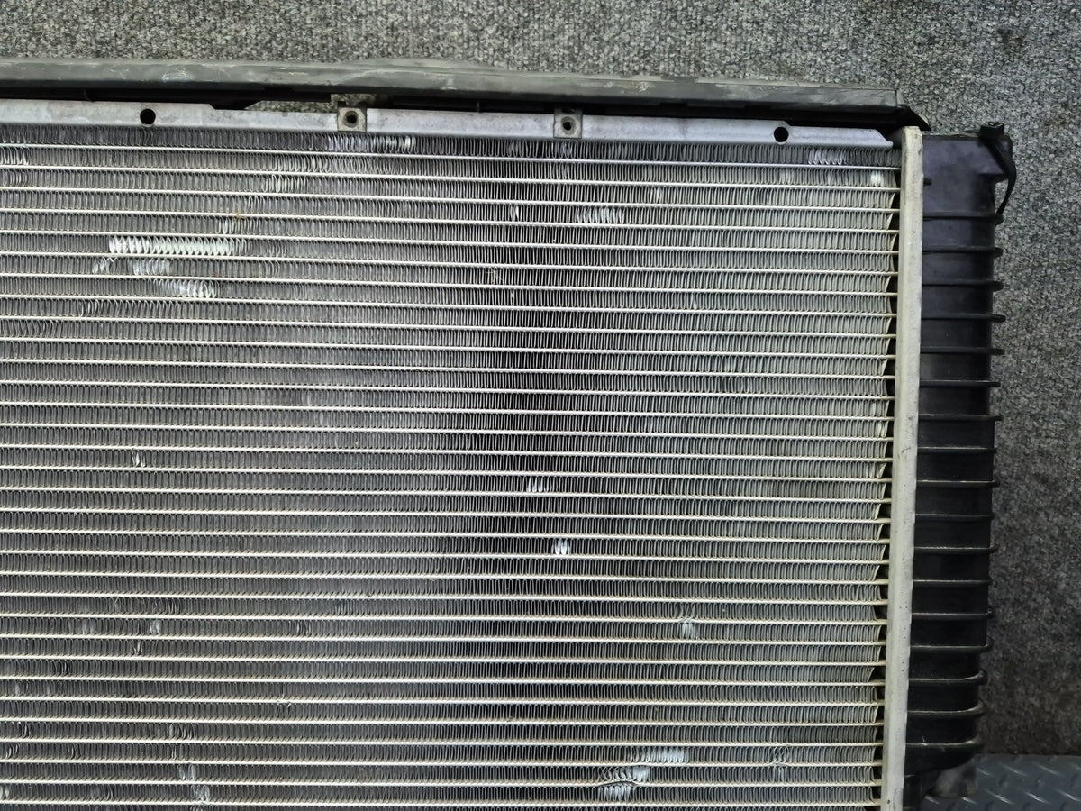 1994-1997 BMW E31 840Ci M62 Engine Cooling Radiator w Shroud 1702893