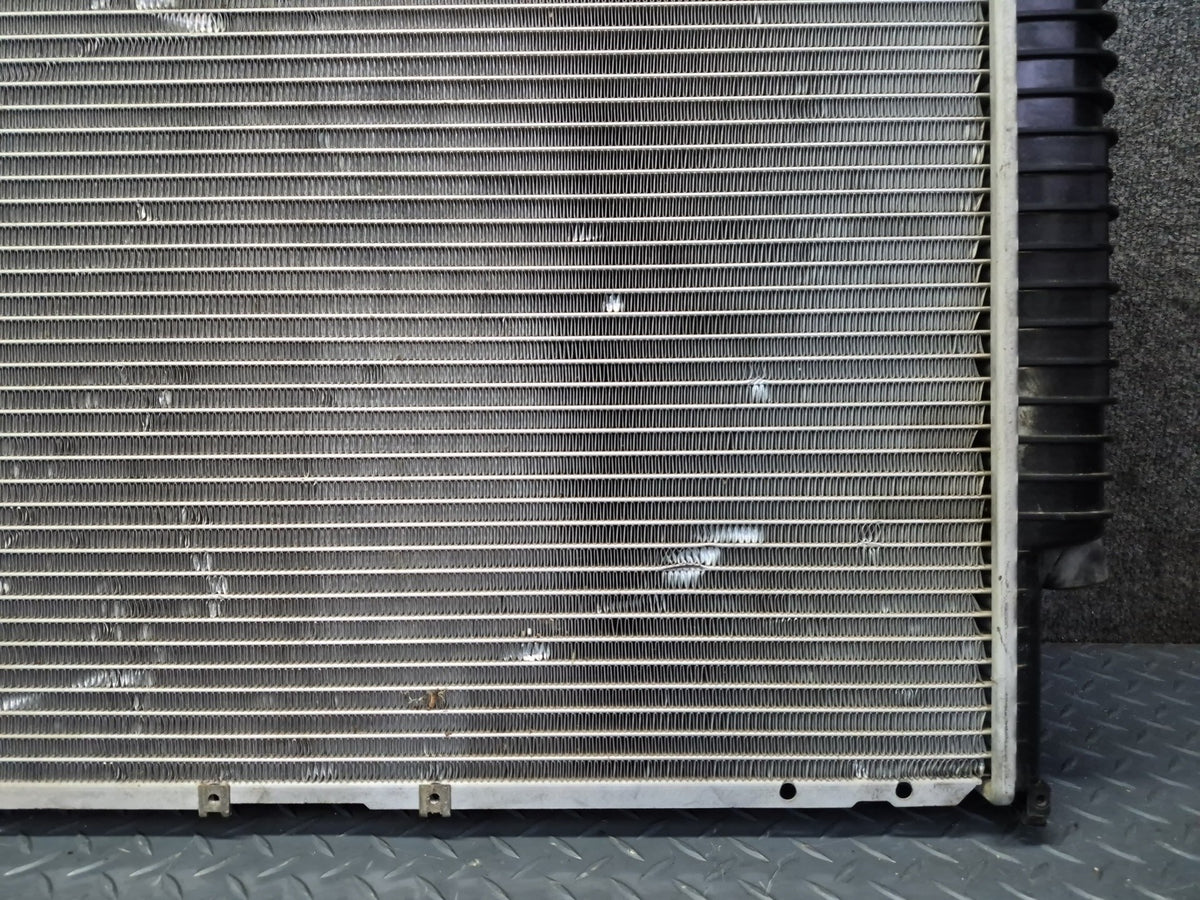 1994-1997 BMW E31 840Ci M62 Engine Cooling Radiator w Shroud 1702893