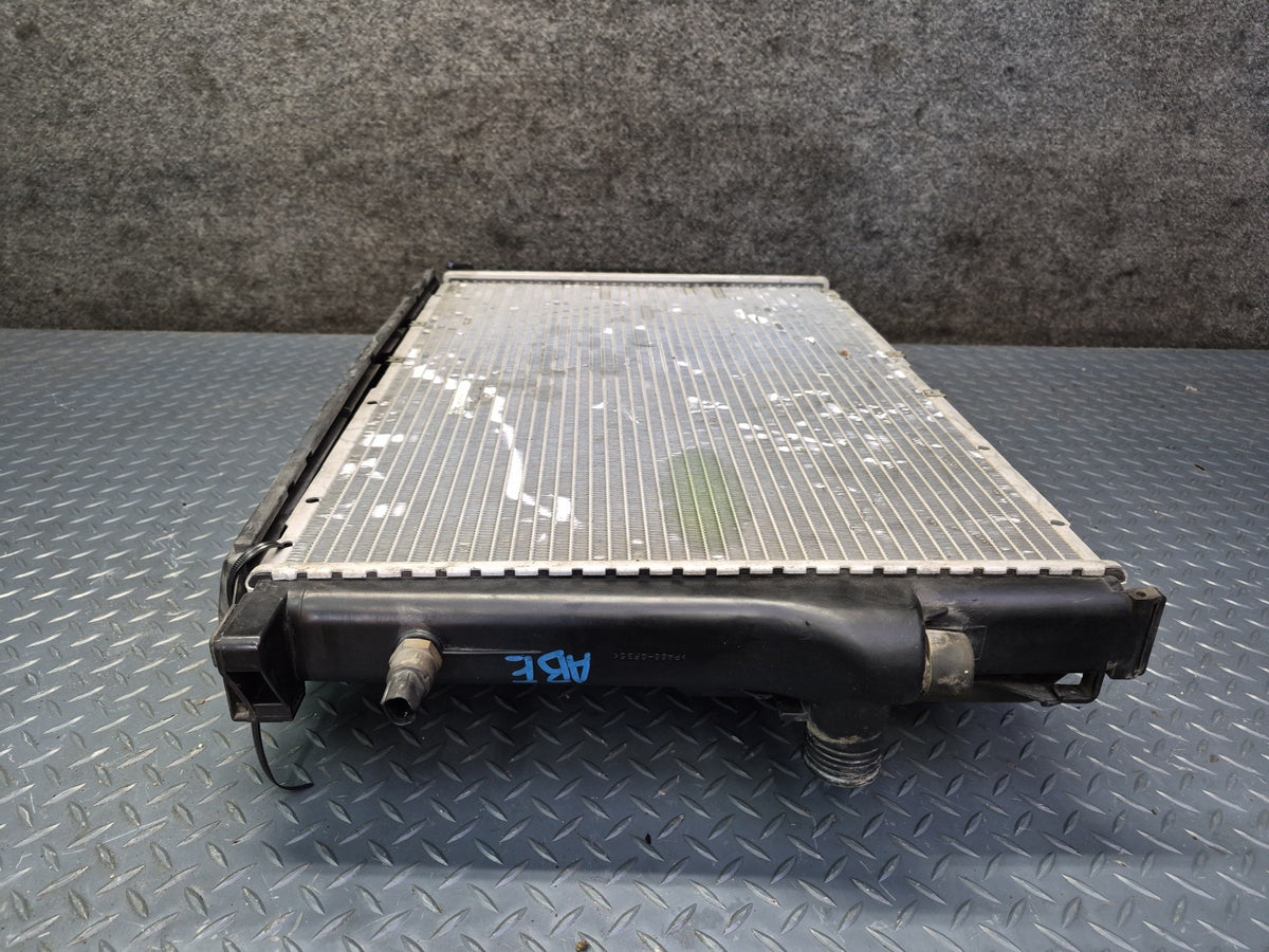 1994-1997 BMW E31 840Ci M62 Engine Cooling Radiator w Shroud 1702893