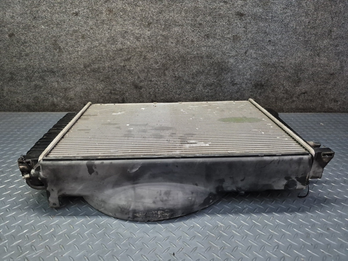 1994-1997 BMW E31 840Ci M62 Engine Cooling Radiator w Shroud 1702893
