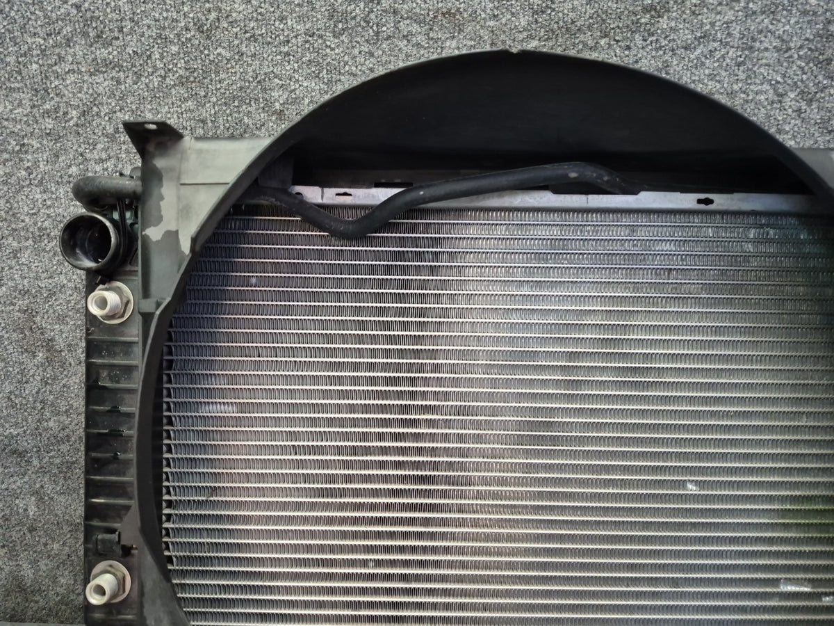 1994-1997 BMW E31 840Ci M62 Engine Cooling Radiator w Shroud 1702893
