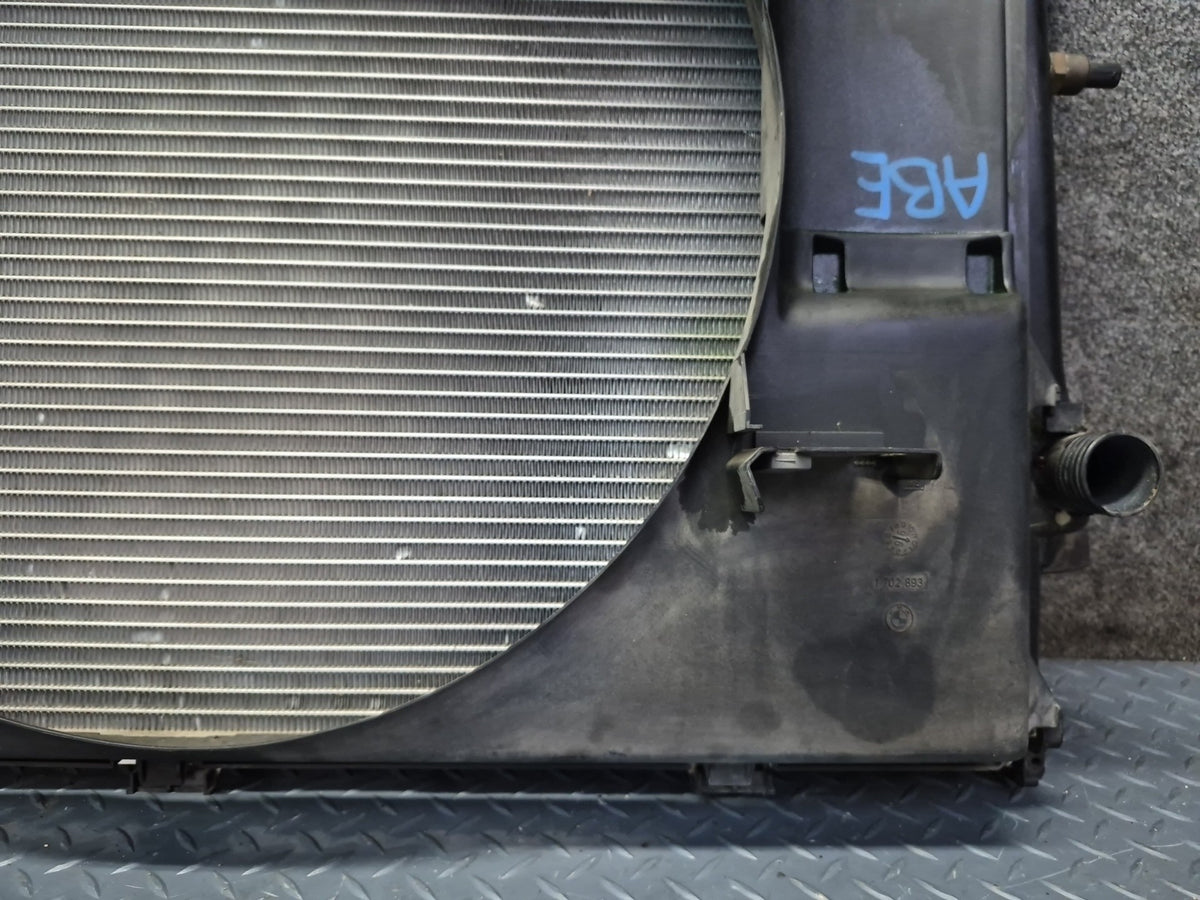 1994-1997 BMW E31 840Ci M62 Engine Cooling Radiator w Shroud 1702893