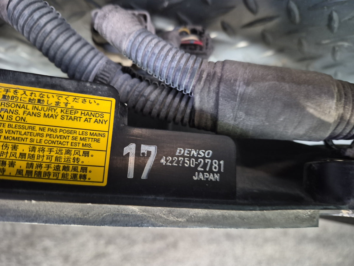 08-17 Lexus UVF46L LS600hL LS460 AWD Engine Radiator Cooling Fan Shroud Damaged