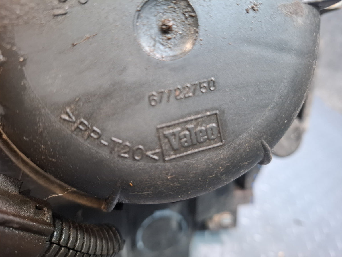 99-03 VW Eurovan T4 Front Left Halogen Headlight Lamp OEM Damaged
